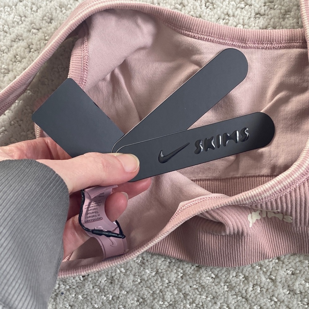 NWT Nike Skims Ribbed Micro Scoop Neck Bralette, size M - Picture 3 of 5